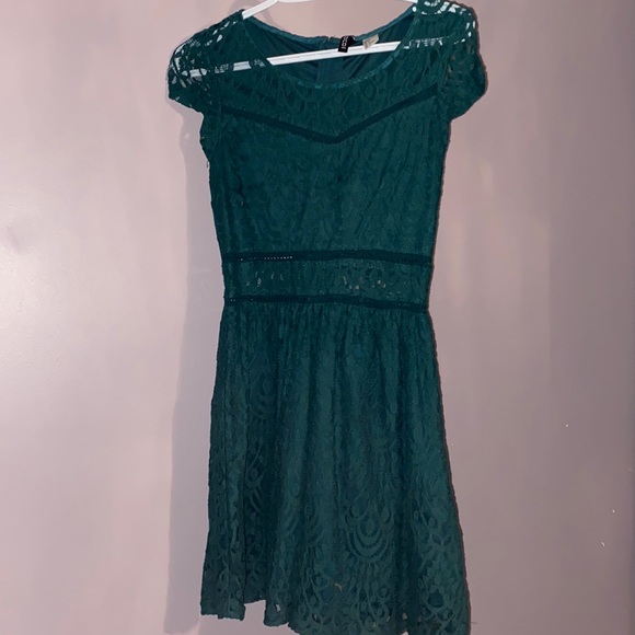 Divided Green lace , sheer panel dress - Picture 1 of 4